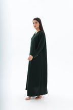 Abaya vert émeraude crêpe premium – vue de profil – SOOTRASHOP