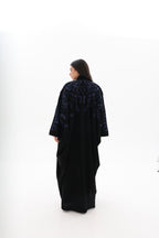 Bisht noire oversize brodée bleu – vue de dos – SOOTRASHOP