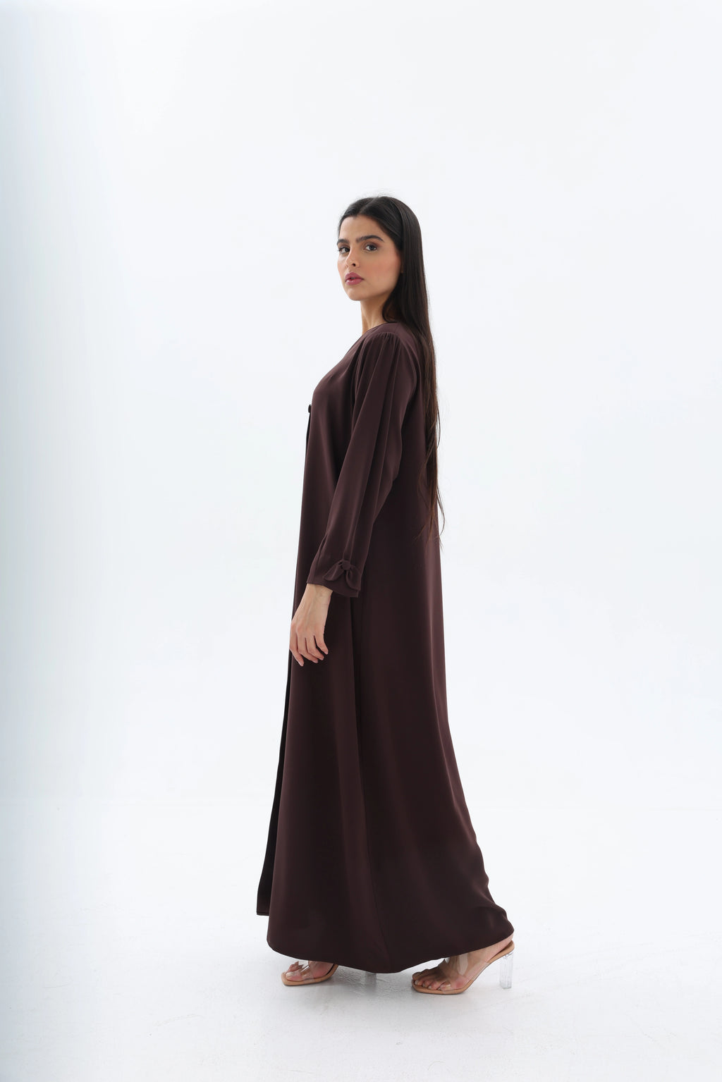 Abaya marron chocolat crêpe premium – détails épaule – SOOTRASHOP