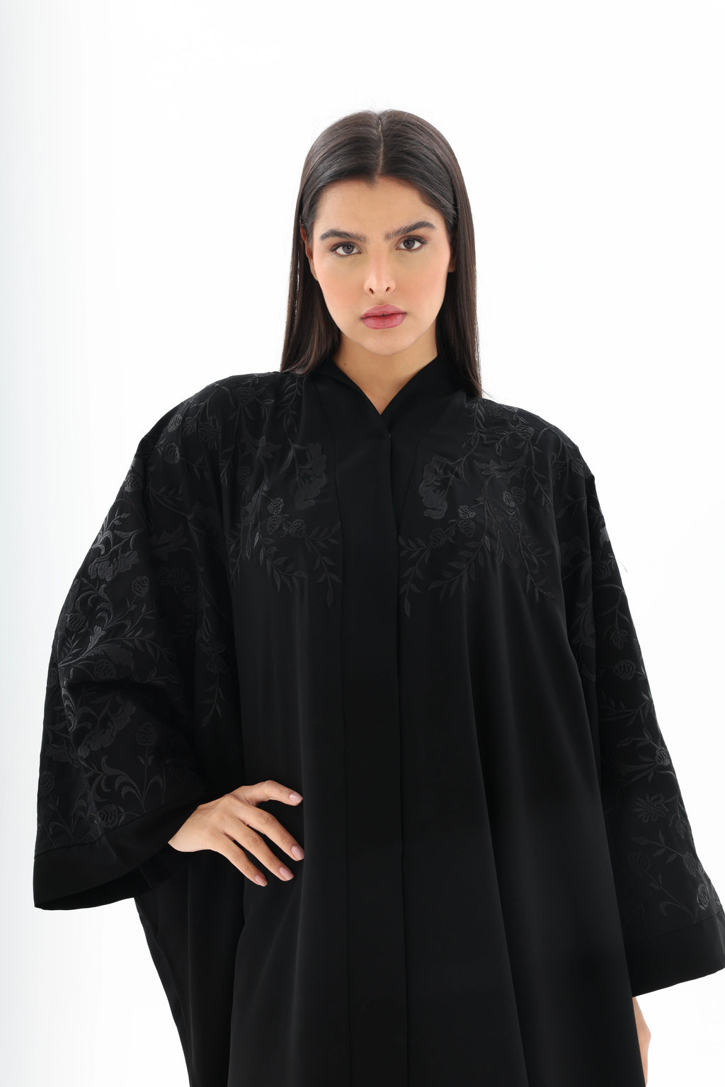 Sootrashop-abaya-brode-fleuri-ton-details – SOOTRASHOP
