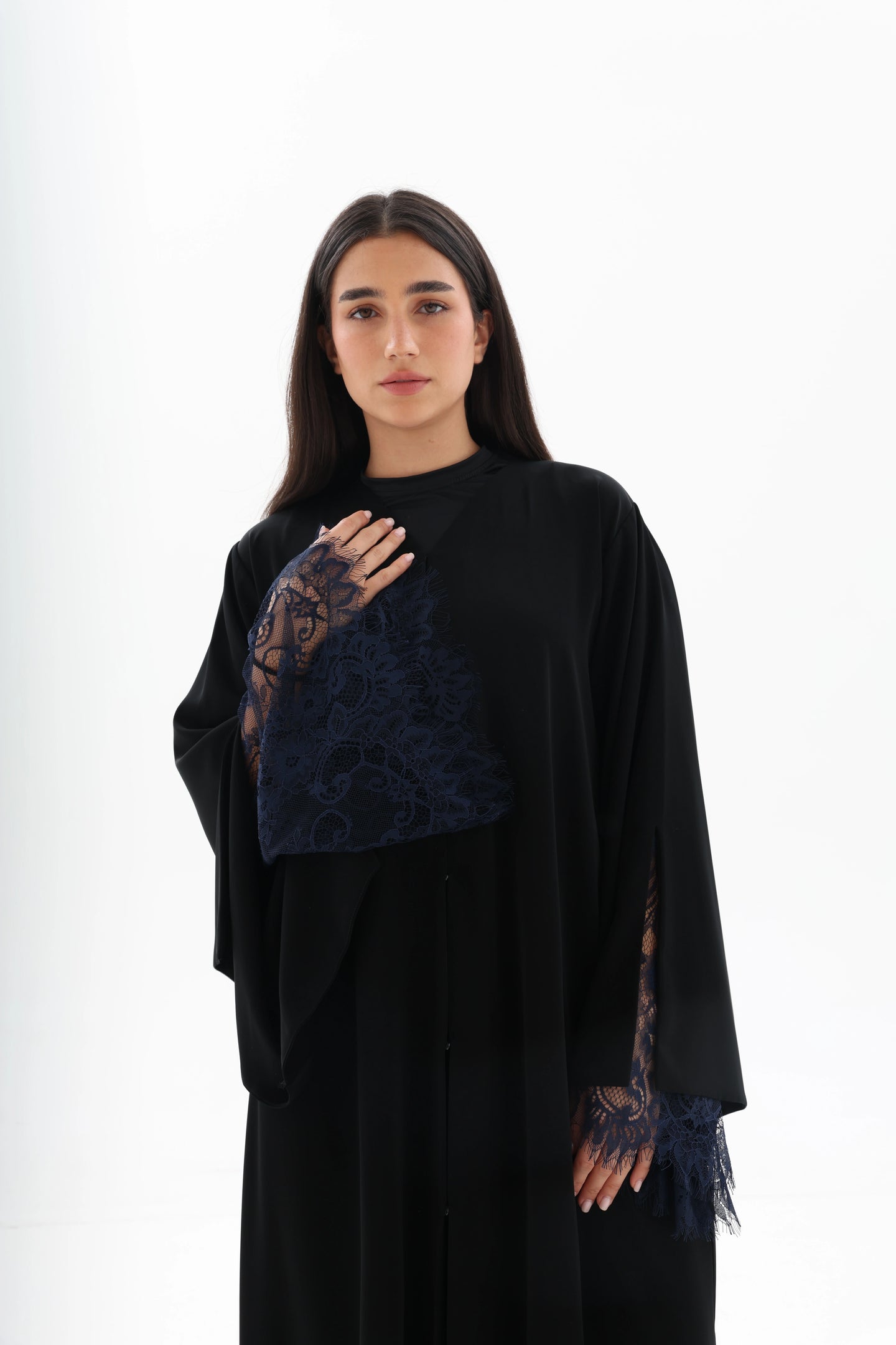 Abaya dentelle noire Nida coréen premium – détails dentelle – SOOTRASHOP
