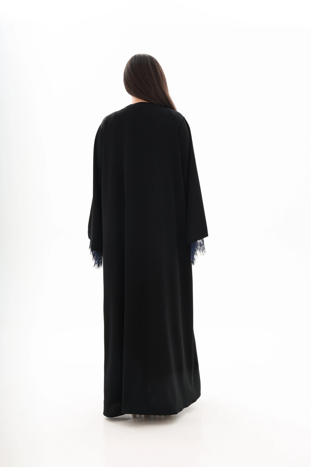 Abaya dentelle noire Nida coréen premium – vue de dos – SOOTRASHOP