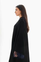 Abaya dentelle noire Nida coréen premium – vue de profil 3 – SOOTRASHOP