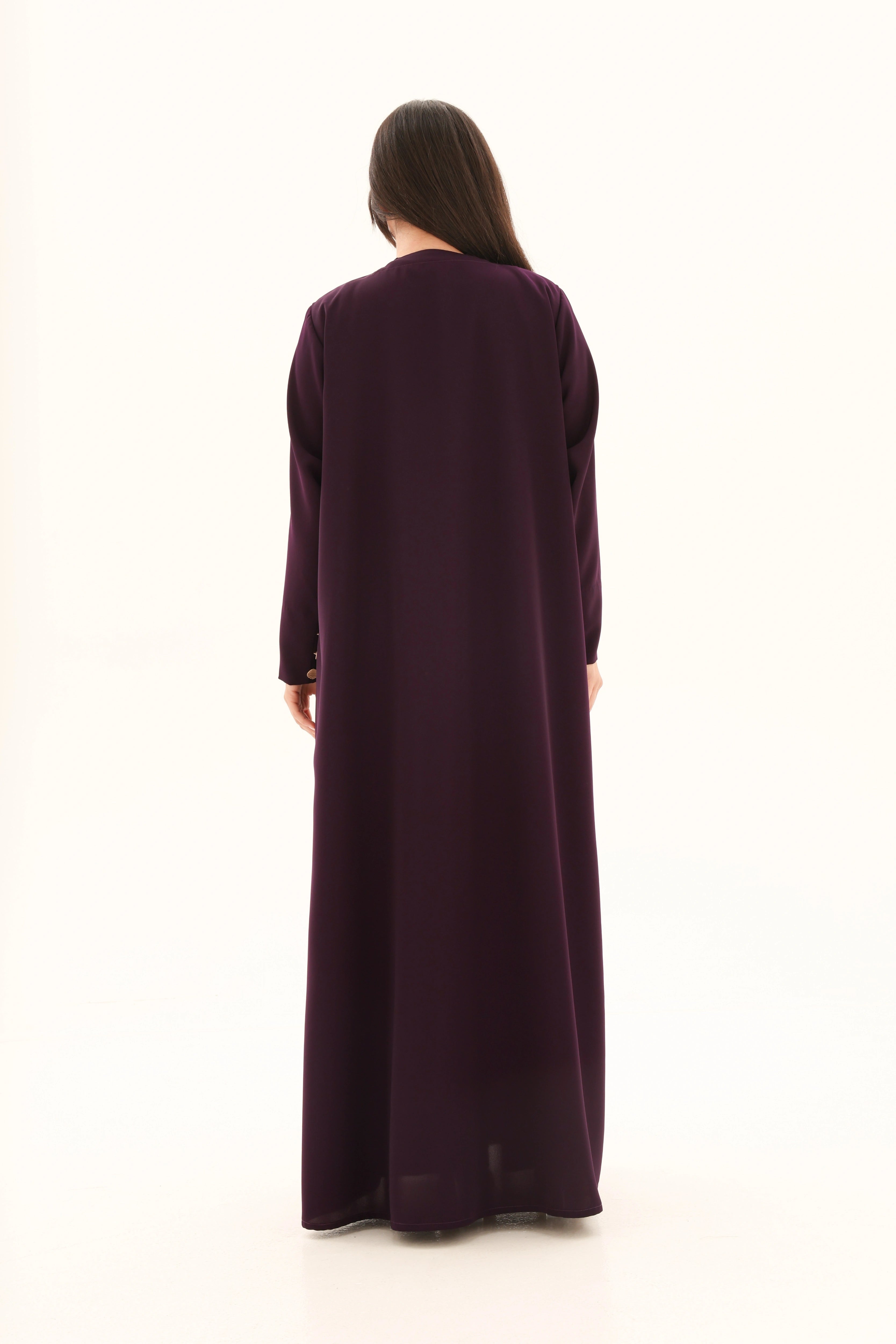 Abaya aubergine crêpe premium coupe cloche – vue de dos – SOOTRASHOP
