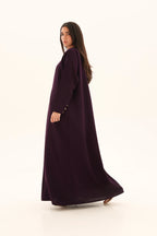 Abaya aubergine crêpe premium coupe cloche – vue de profil 2 – SOOTRASHOP