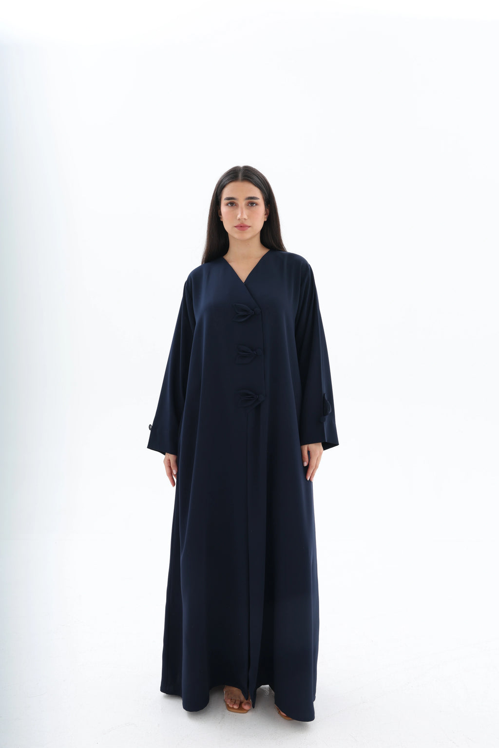 Abaya bleu marine élégance nouée crêpe premium – vue de face – SOOTRASHOP