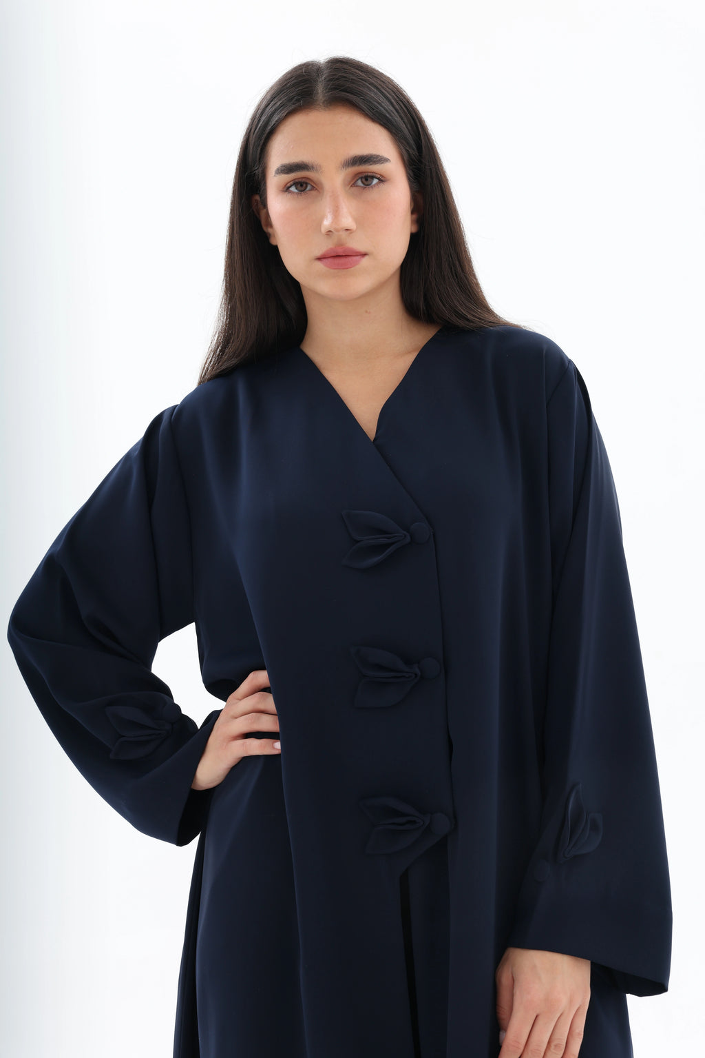 Abaya bleu marine élégance nouée – détails tissu et finitions – SOOTRASHOP