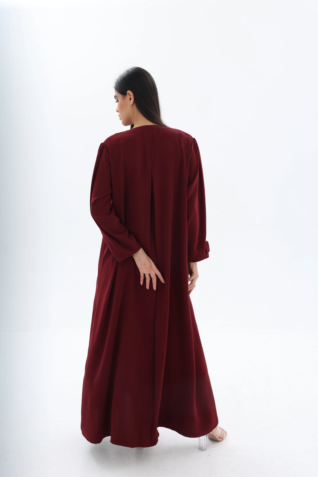 Abaya bordeaux crêpe premium – vue de dos avec fente – SOOTRASHOP