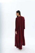 Abaya bordeaux crêpe premium – vue de dos – SOOTRASHOP