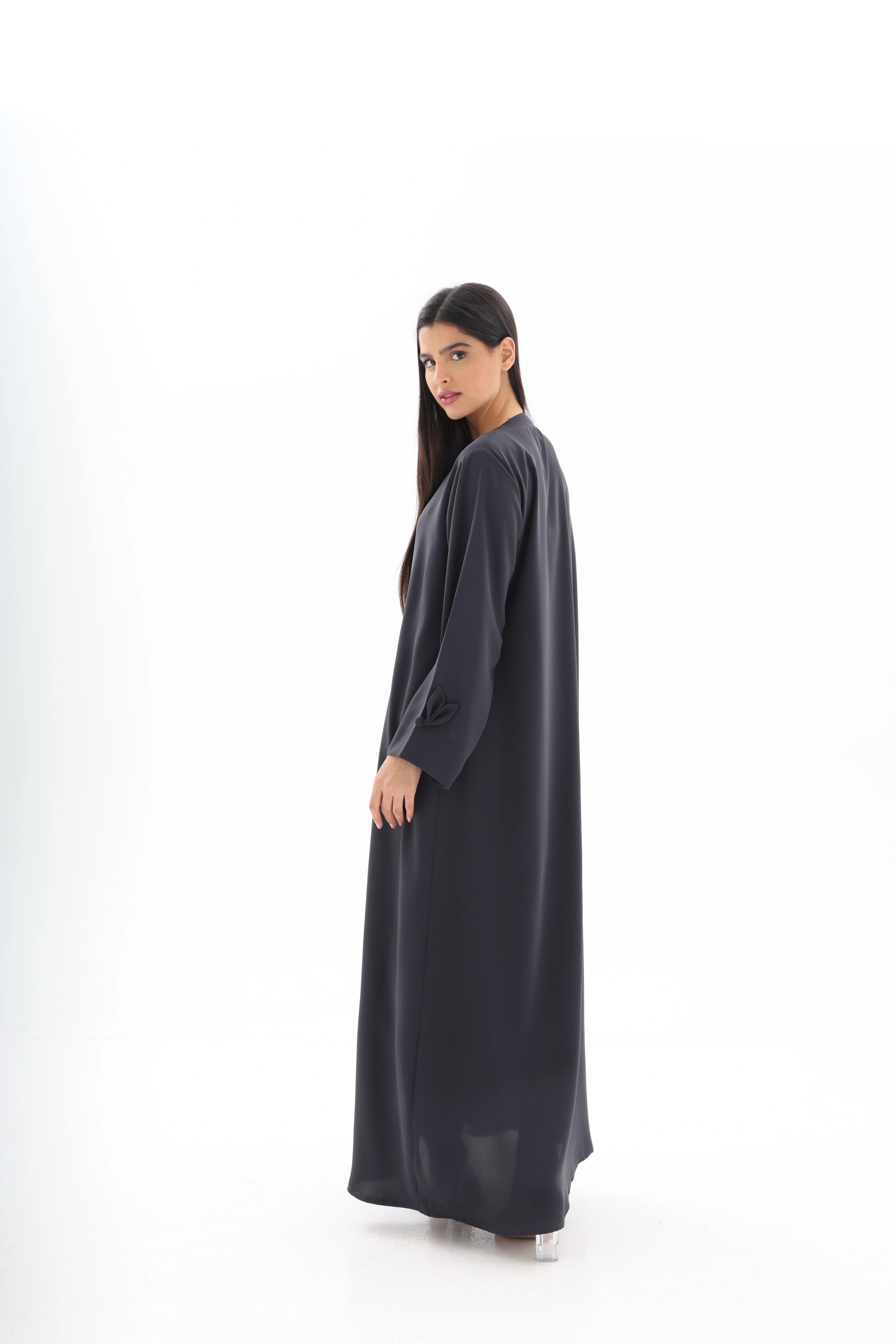 Abaya gris anthracite élégance nouée crêpe premium – vue de profil 2 – SOOTRASHOP
