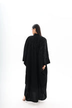 Bisht noire oversize brodée crêpe premium – vue de dos 2 – SOOTRASHOP