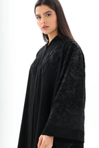 Bisht noire oversize brodée – look complet ton sur ton – SOOTRASHOP